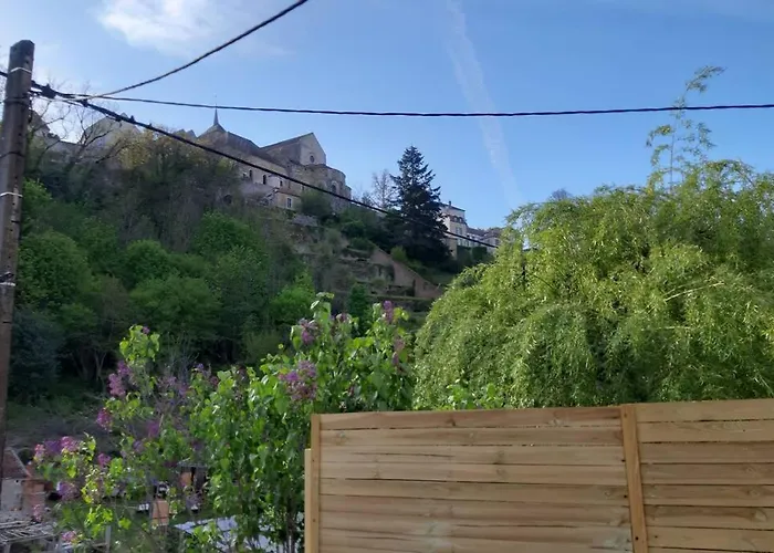 La Petite Maison Dans La Vallee
