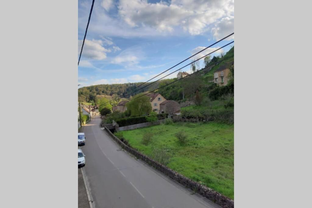 La Petite Maison Dans La Vallee Avallon
